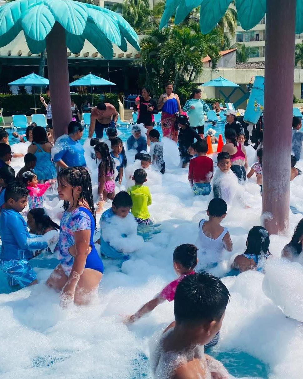 Diversión en alberca para niños